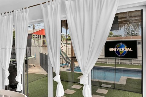 Casa en venta en Miami, Florida, 4 dormitorios, 148.18 m2 № 1889608 - foto 23