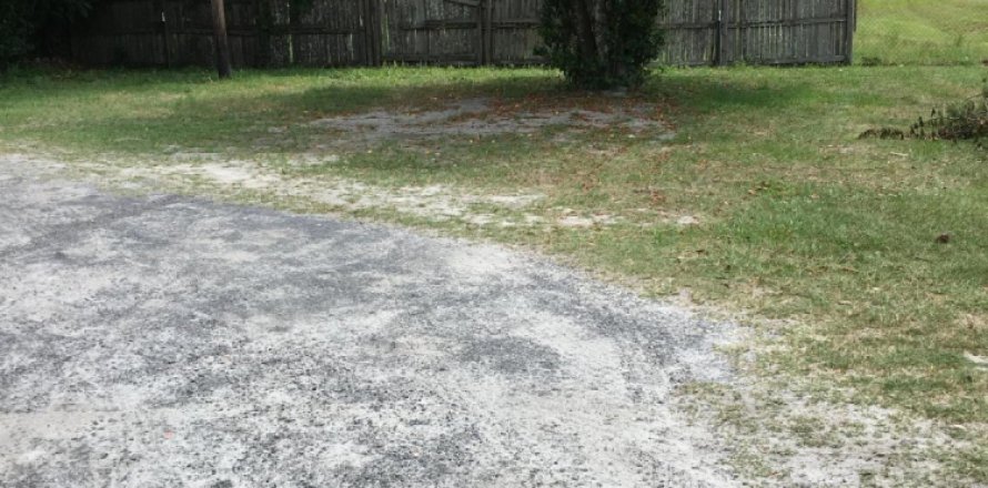 Commercial property in Macclenny, Florida № 765328