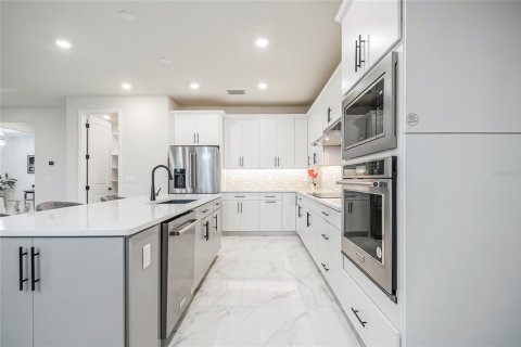 House in Orlando, Florida 5 bedrooms, 350.89 sq.m. № 2110490 - photo 21