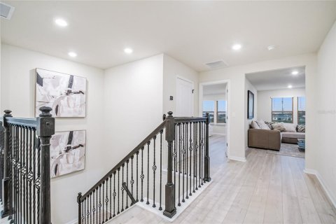 House in Orlando, Florida 5 bedrooms, 350.89 sq.m. № 2110490 - photo 28