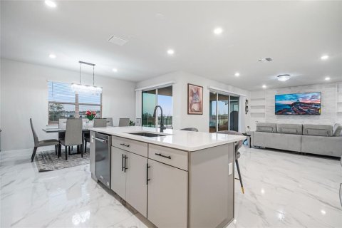 House in Orlando, Florida 5 bedrooms, 350.89 sq.m. № 2110490 - photo 23