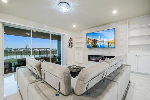House in Orlando, Florida 5 bedrooms, 350.89 sq.m. № 2110490 - photo 15