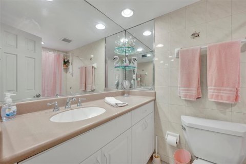 Condo in New Smyrna Beach, Florida, 2 bedrooms  № 1381421 - photo 20