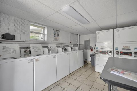 Condo in New Smyrna Beach, Florida, 2 bedrooms  № 1381421 - photo 24