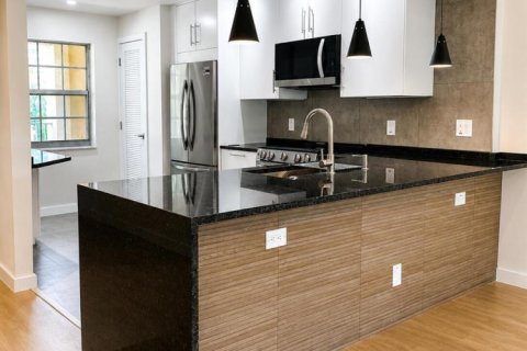 Copropriété à vendre à Pompano Beach, Floride: 2 chambres, 112.97 m2 № 2087513 - photo 3