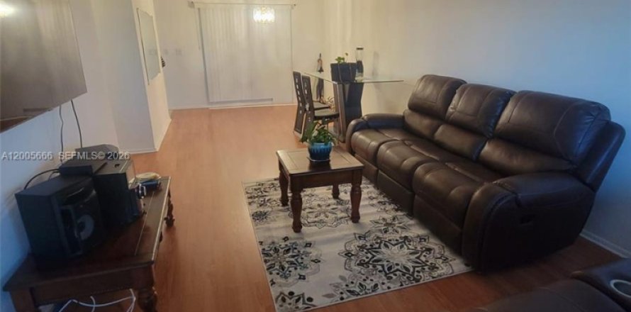 Condo in Lauderhill, Florida, 2 bedrooms  № 2069658