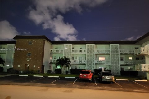 Condo in Lauderhill, Florida, 2 bedrooms  № 2069658 - photo 6