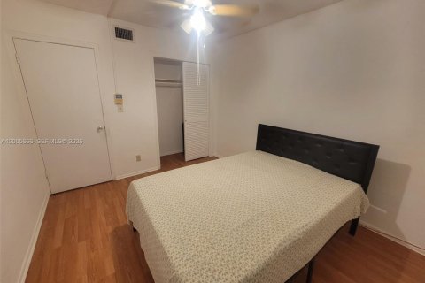Condo in Lauderhill, Florida, 2 bedrooms  № 2069658 - photo 3