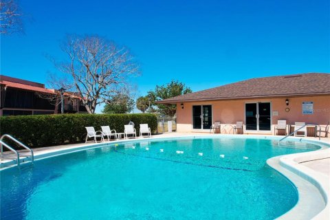 Condo in Lake Wales, Florida, 2 bedrooms № 2094199 - photo 18