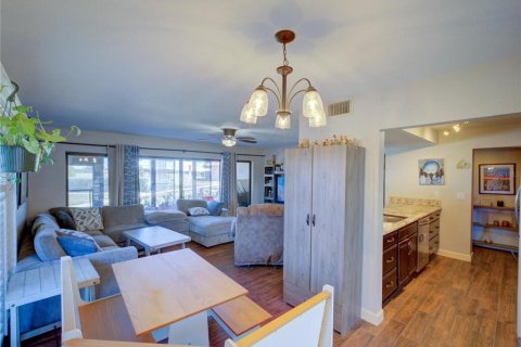 Condo in Lake Wales, Florida, 2 bedrooms № 2094199 - photo 15