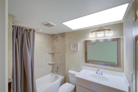 Condo in Lake Wales, Florida, 2 bedrooms № 2094199 - photo 14