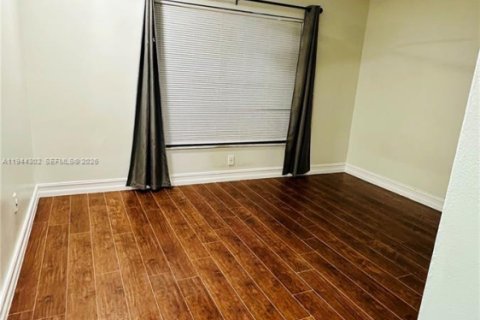 House in Weston, Florida 3 bedrooms, 136.85 sq.m. № 2002950 - photo 9