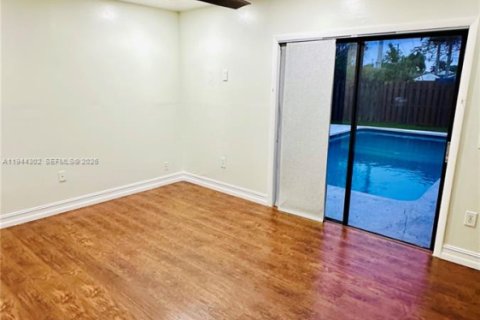 House in Weston, Florida 3 bedrooms, 136.85 sq.m. № 2002950 - photo 6