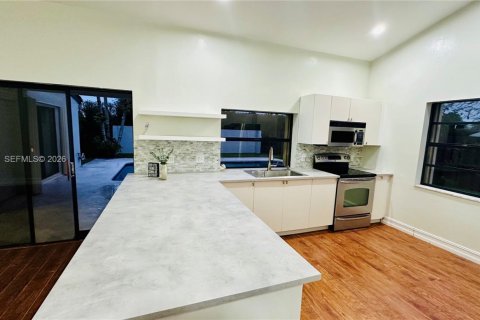 House in Weston, Florida 3 bedrooms, 136.85 sq.m. № 2002950 - photo 4