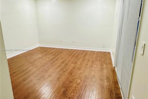 House in Weston, Florida 3 bedrooms, 136.85 sq.m. № 2002950 - photo 5