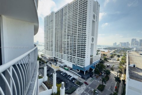 Купить кондоминиум в Майами, Флорида 1 спальня, 73.49м2, № 1934021 - фото 2