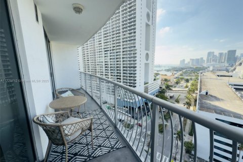 Кондоминиум с 1 спальней в Майами, Флорида № 1934021