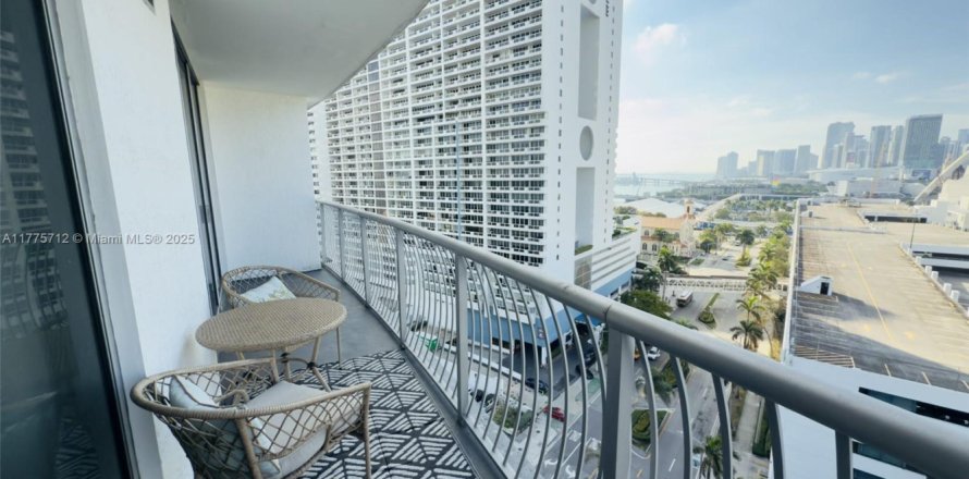 Кондоминиум с 1 спальней в Майами, Флорида № 1934021