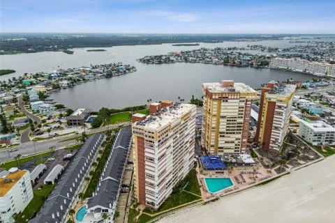 Condo à Saint Petersburg, Floride, 3 chambres  № 2144984