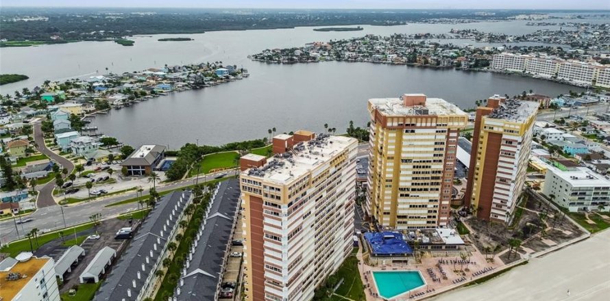 Condo à Saint Petersburg, Floride, 3 chambres  № 2144984