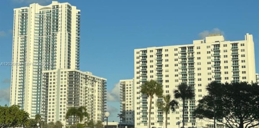 Condominio en Hallandale Beach, Florida, 1 dormitorio № 2256829