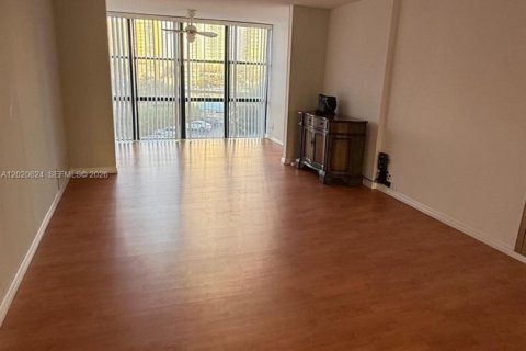 Condominio en venta en Hallandale Beach, Florida, 1 dormitorio, 85.01 m2 № 2256829 - foto 7