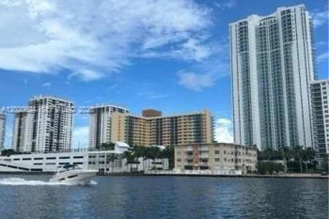 Condominio en venta en Hallandale Beach, Florida, 1 dormitorio, 85.01 m2 № 2256829 - foto 4