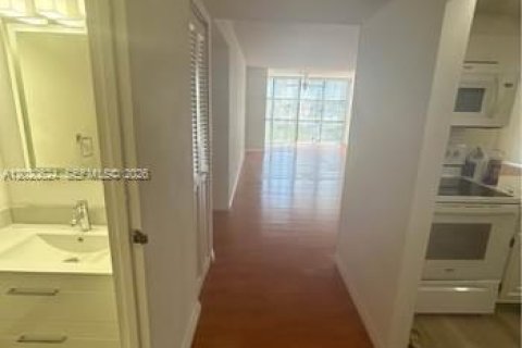Condominio en venta en Hallandale Beach, Florida, 1 dormitorio, 85.01 m2 № 2256829 - foto 9