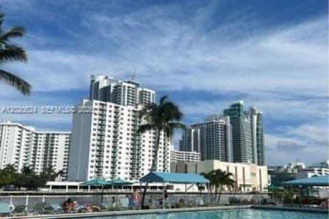 Condominio en venta en Hallandale Beach, Florida, 1 dormitorio, 85.01 m2 № 2256829 - foto 3