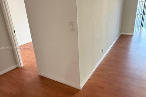 Condominio en venta en Hallandale Beach, Florida, 1 dormitorio, 85.01 m2 № 2256829 - foto 8