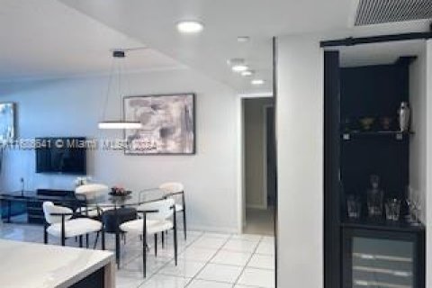 Condominio en alquiler en Miami Beach, Florida, 2 dormitorios, 109.62 m2 № 1859403 - foto 18