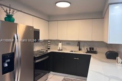 Condominio en alquiler en Miami Beach, Florida, 2 dormitorios, 109.62 m2 № 1859403 - foto 10