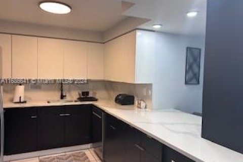 Condominio en alquiler en Miami Beach, Florida, 2 dormitorios, 109.62 m2 № 1859403 - foto 11