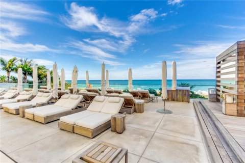 Condominio en alquiler en Miami Beach, Florida, 2 dormitorios, 109.62 m2 № 1859403 - foto 1