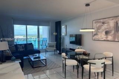 Condominio en alquiler en Miami Beach, Florida, 2 dormitorios, 109.62 m2 № 1859403 - foto 14