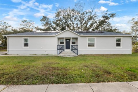House in Plant City, Florida 3 bedrooms, 135.64 sq.m. № 2106767