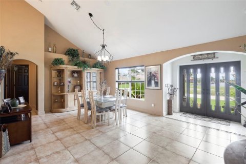House in Cape Coral, Florida 3 bedrooms, 150.13 sq.m. № 1615328 - photo 21