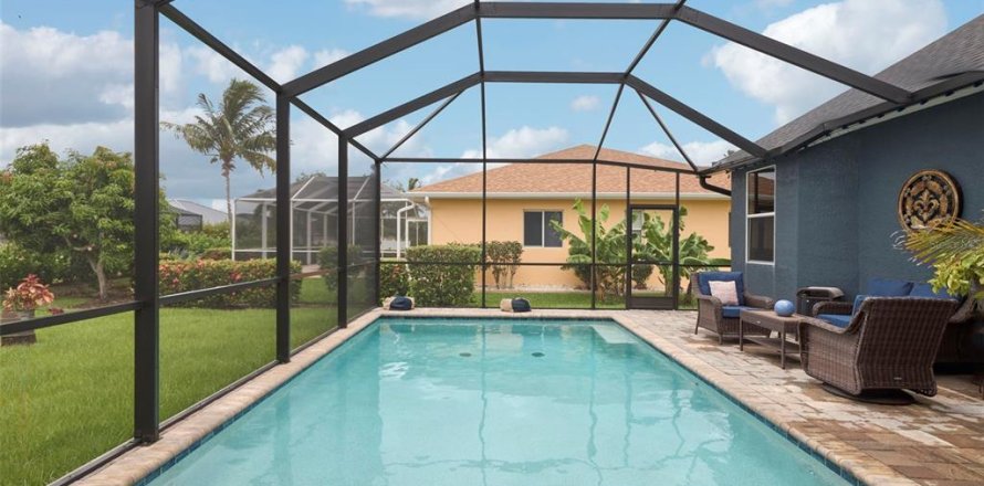 House in Cape Coral, Florida 3 bedrooms, 150.13 sq.m. № 1615328
