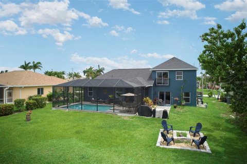 House in Cape Coral, Florida 3 bedrooms, 150.13 sq.m. № 1615328 - photo 10