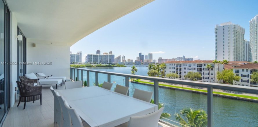 Condo à Aventura, Floride, 3 chambres  № 1990409