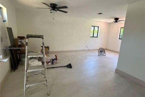 House in Miami Gardens, Florida 3 bedrooms, 102.56 sq.m. № 1794221 - photo 7