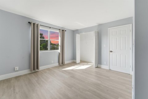 Condo in Coral Springs, Florida, 2 bedrooms № 2175785 - photo 6