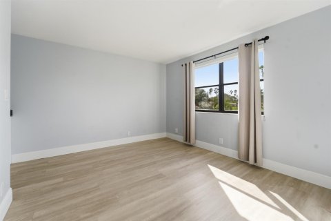 Condo in Coral Springs, Florida, 2 bedrooms № 2175785 - photo 13