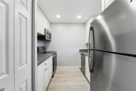 Condo in Coral Springs, Florida, 2 bedrooms № 2175785 - photo 2