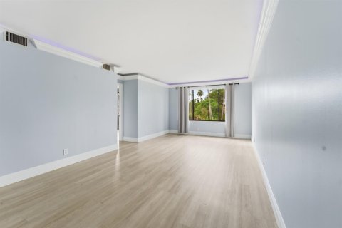 Condo in Coral Springs, Florida, 2 bedrooms № 2175785 - photo 7