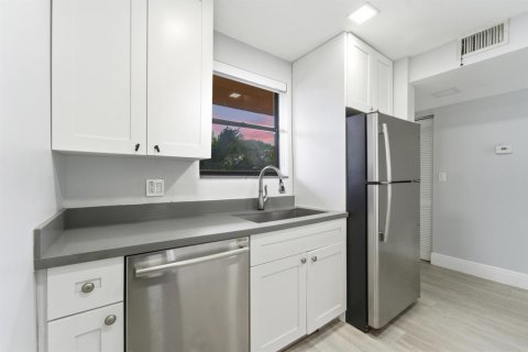 Condo in Coral Springs, Florida, 2 bedrooms № 2175785 - photo 4