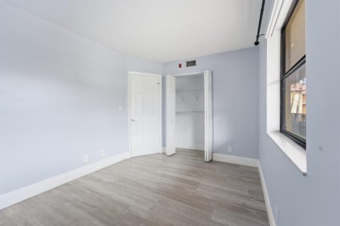 Condo in Coral Springs, Florida, 2 bedrooms № 2175785 - photo 9