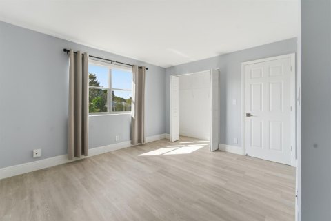 Condo in Coral Springs, Florida, 2 bedrooms № 2175785 - photo 14