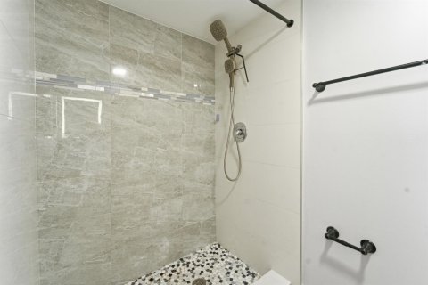 Condo in Coral Springs, Florida, 2 bedrooms № 2175785 - photo 16