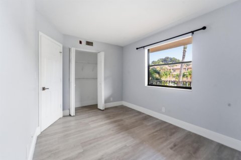 Condo in Coral Springs, Florida, 2 bedrooms № 2175785 - photo 8